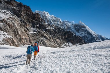 Cho La geçiş yürüyüşçülerin Everest bölgesinde, Nepal geçmek