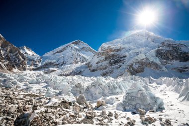 Everest ba Everest düşüyor buzul için görüntüleyin