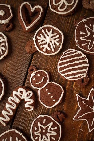 Navidad tradicional casera de jengibre y galletas de chocolate deco — Foto de Stock