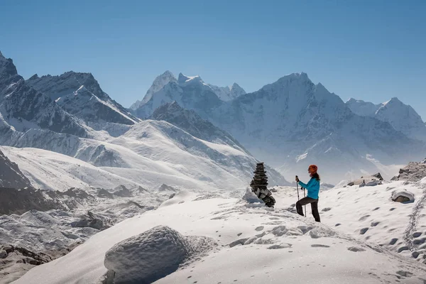 에베레스트 베이스 캠프에 방법에 Khumbu 밸리 trekker — 스톡 사진