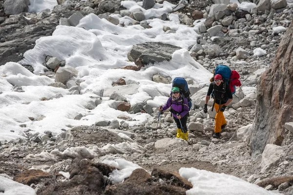 Eve giderken Gokyo buzul Khumbu Valley crossing parkur