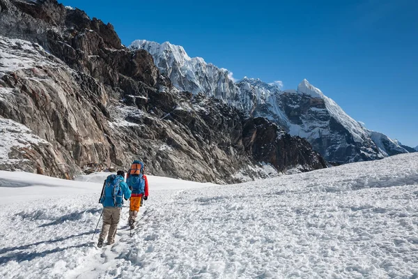 Cho La geçiş yürüyüşçülerin Everest bölgesinde, Nepal geçmek