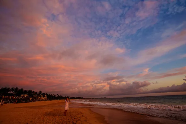 Vista panoramica sull'oceano sulla costa tropicale dello Sri Lanka — Foto Stock