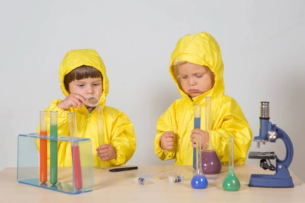 Los Niños Juegan Química Juego Casa —  Fotos de Stock