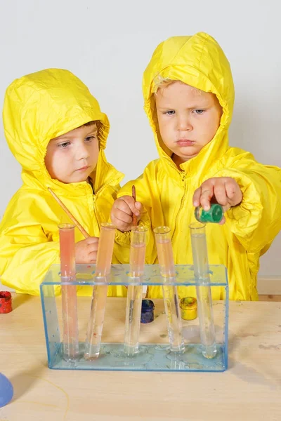 Children play chemists game at home — Stock Photo, Image