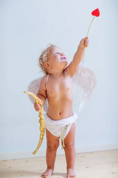 Small cupid is posing to the camera — Stock Photo, Image