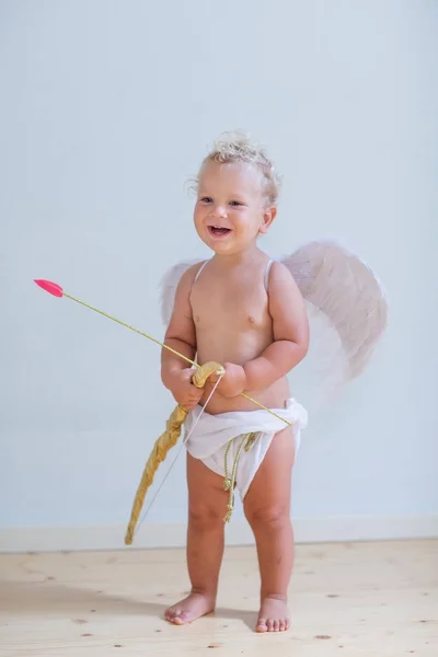 Small cupid is posing to the camera — Stock Photo, Image