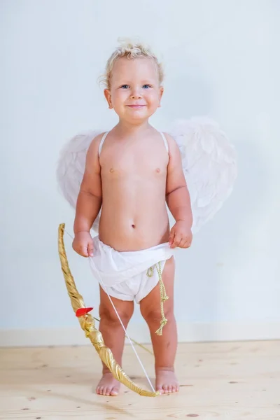 Small cupid is posing to the camera — Stock Photo, Image