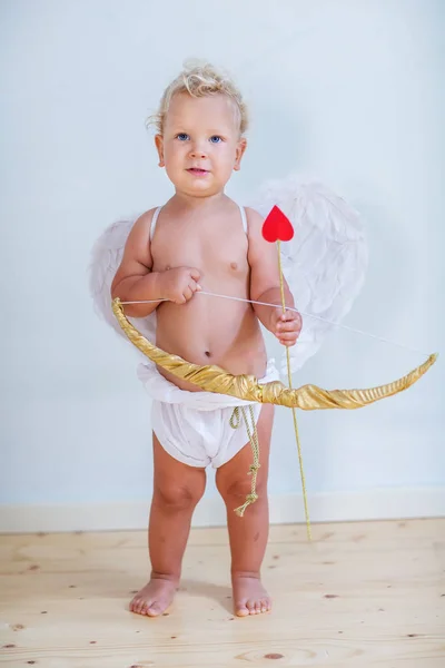 Small cupid is posing to the camera — Stock Photo, Image