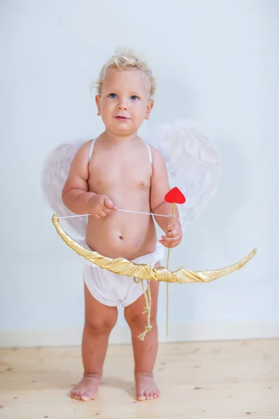 Small cupid is posing to the camera — Stock Photo, Image