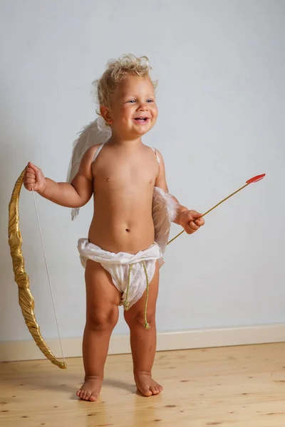 Small cupid is posing to the camera — Stock Photo, Image