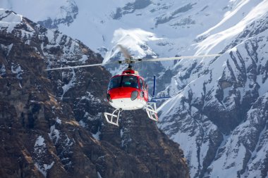 Kurtarma helikopteri Annapurna basecamp, Nepal