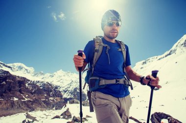 Trekker Annapurna Merkez kamp, Nepal giderken
