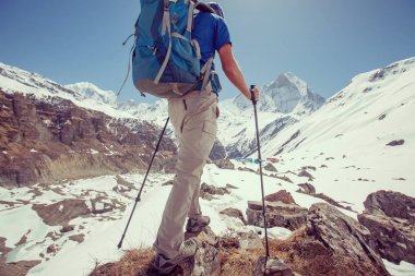 Trekker Annapurna Merkez kamp, Nepal giderken