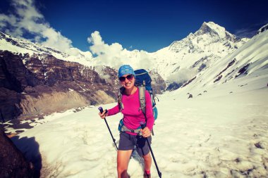 Trekker Annapurna Merkez kamp, Nepal giderken
