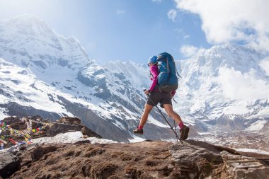 Trekker Annapurna Merkez kamp, Nepal giderken