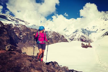 Trekker Annapurna Merkez kamp, Nepal giderken