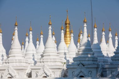 Kuthodaw pagoda anıt, Myanmar yakınındaki kompleksi için görüntüleyin