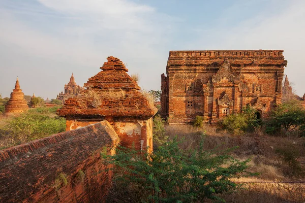 Vista a los templos antiguos en Bagan, Myanmar — Foto de Stock