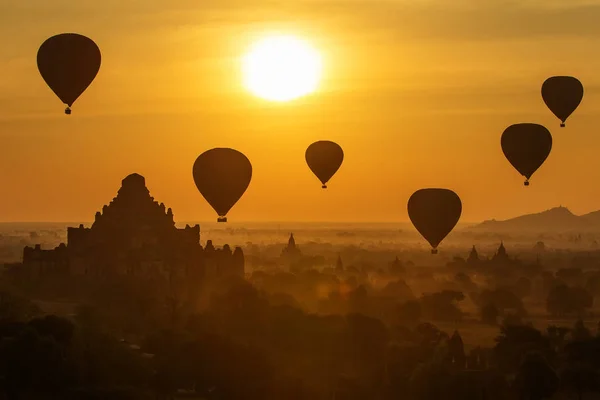 Visa att de antika templen i Bagan, Myanmar — Stockfoto