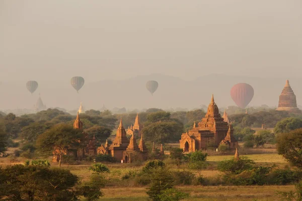 Vista a los templos antiguos en Bagan, Myanmar —  Fotos de Stock