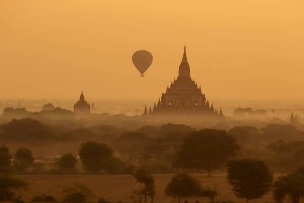 Antik tapınak Bagan, Myanmar için görüntüleyin — Stok fotoğraf