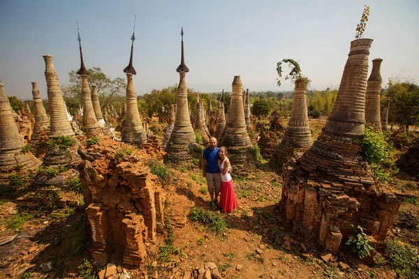 Shwe Indein - posvátné místo poblíž Inle lake, Myanmar — Stock fotografie