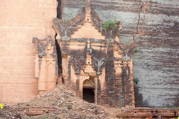 Detalles de Mingun Pahtodawgyi la pagoda inacabada más grande de r — Foto de Stock