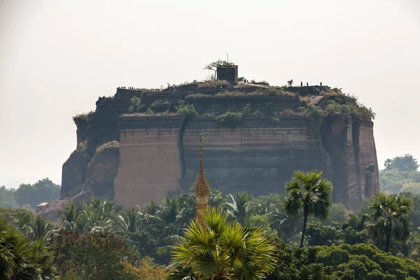 Mingun Pahtodawgyi la pagoda inacabada más grande en ruinas después de — Foto de Stock