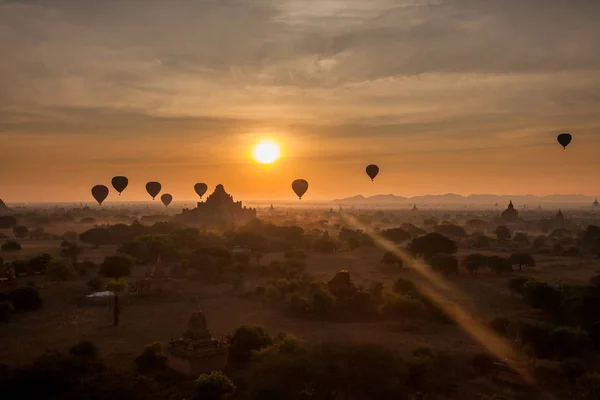 Vista a los templos antiguos en Bagan, Myanmar —  Fotos de Stock