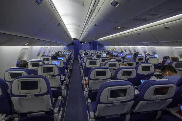 Airplane interior with passengers — Stock Photo, Image