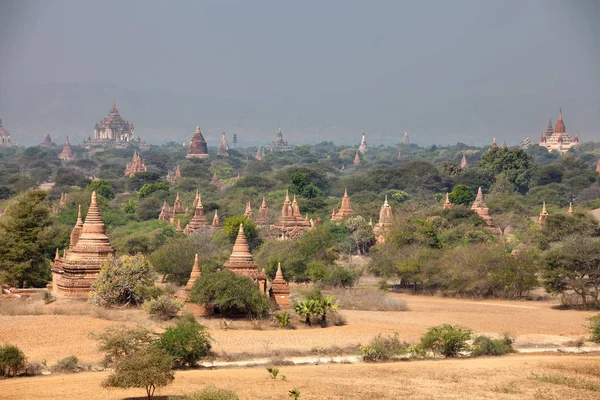 Visa att de antika templen i Bagan, Myanmar — Stockfoto