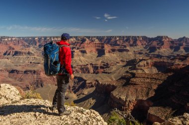 Bir uzun yürüyüşe çıkan kimse Büyük Kanyon Milli Parkı, Güney Rim, Arizona, ABD