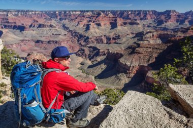 Bir uzun yürüyüşe çıkan kimse Büyük Kanyon Milli Parkı, Güney Rim, Arizona, U '