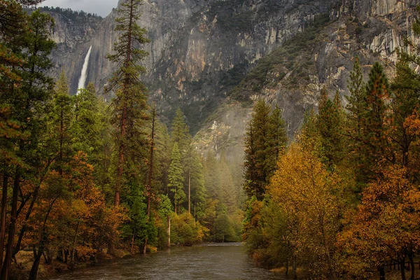 Vistas Espetaculares Para Cachoeira Yosemite Parque Nacional Yosemite Califórnia Eua — Fotografia de Stock