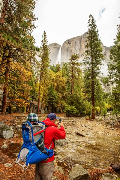 Father Baby Son Visit Yosemite National Park Californai Usa — Stock Photo, Image