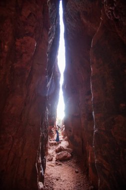Anne ve oğlu volkanik kar kanyon devlet Parkı'nda bir iz üzerinde 