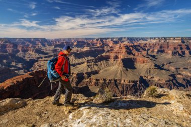 Bir uzun yürüyüşe çıkan kimse Büyük Kanyon Milli Parkı, Güney Rim, Arizona, U '
