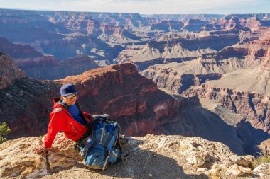 Bir uzun yürüyüşe çıkan kimse Büyük Kanyon Milli Parkı, Güney Rim, Arizona, U '