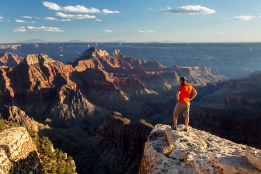 Bir uzun yürüyüşe çıkan kimse Büyük Kanyon Milli Parkı, Kuzey jant, Arizona, U '