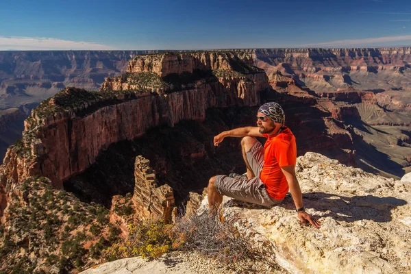 A hiker in the Grand Canyon National Park, North Rim, Arizona, U — Stock Photo, Image