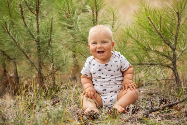 Portrait of a baby boy in green pine forest — Stock Photo, Image
