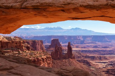 Mesa arch Canyonlands Milli Parkı Ut'için muhteşem viwe