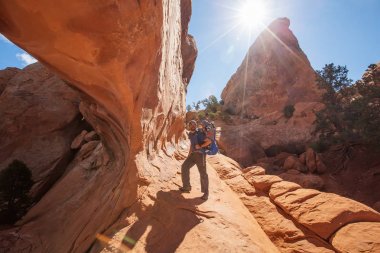 Arches National Park Utah, ABD bebek oğlu ile bir aile ziyaret