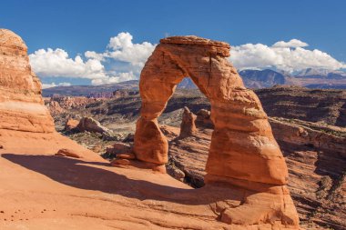 Utah, ABD 'deki Arches Ulusal Parkı' nda Narin Kemer