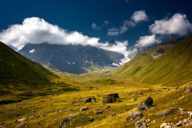 Gürcistan'daki üst Khevsureti bölgesinin manzaralar