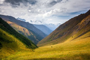 Gürcistan'daki üst Khevsureti bölgesinin manzaralar