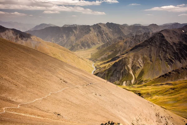 Le chemin du col Atsunta, Tusheti, Géorgie — Photo