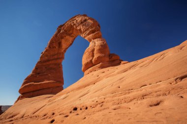 Utah, ABD 'deki Arches Ulusal Parkı' nda Narin Kemer