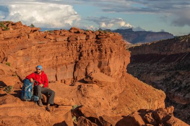 Uzun yürüyüşe çıkan kimse Utah, ABD Capitol resif Ulusal Park
